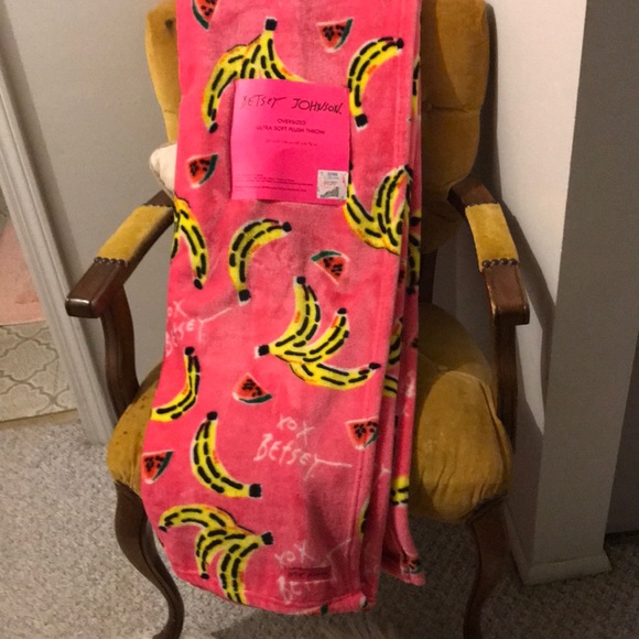 Betsey Johnson Accessories - Betsy Johnson soft plush throw NWT
